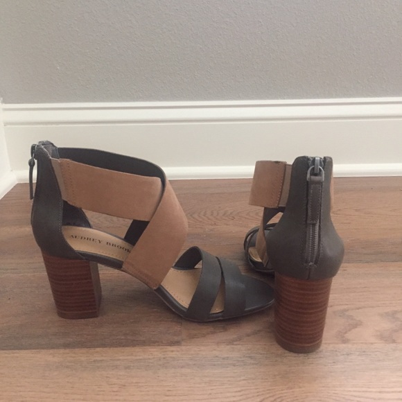 Two tone heeled sandal - Picture 6 of 7